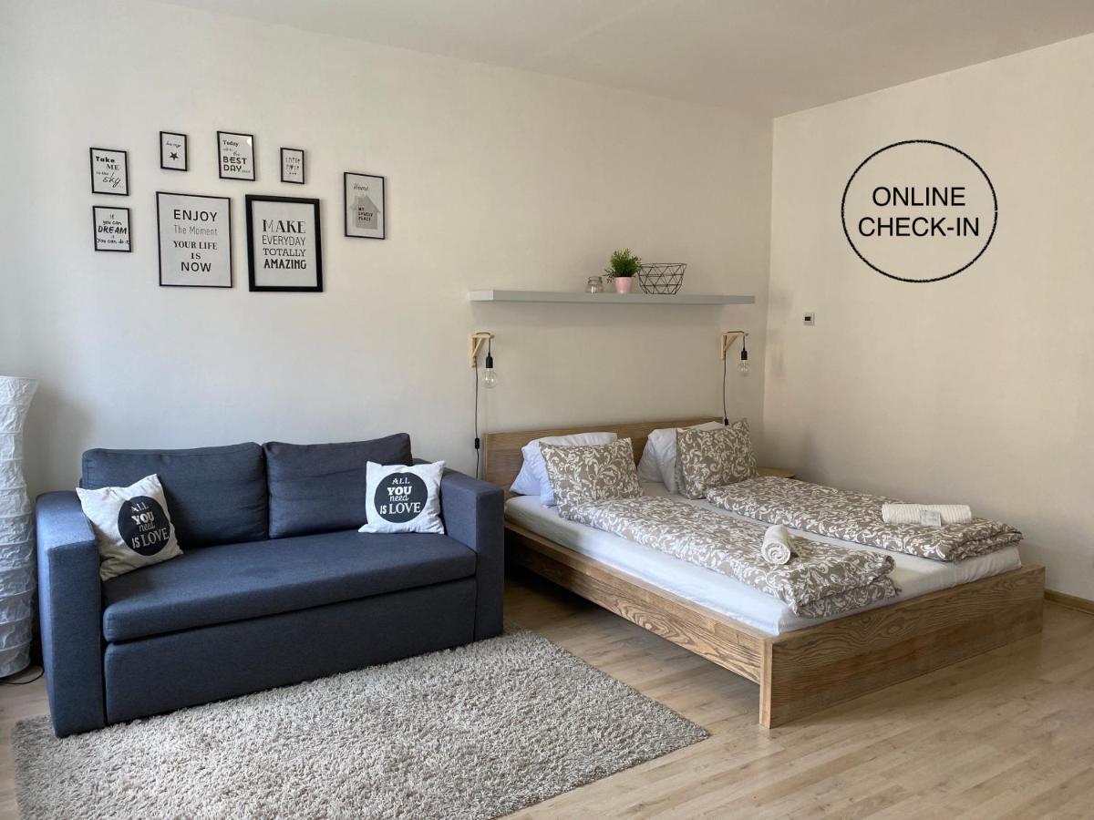 Satys Apartments Ostrava Bagian luar foto